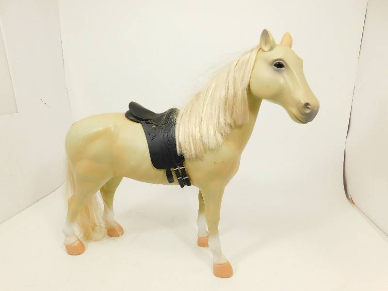 lot 130 image: 20 Horse For American Girl Doll