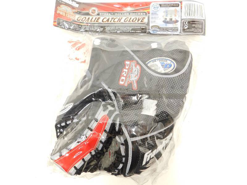 lot 133 image: Franklin SX Street Extreme PRO 1300 StreetRoller Hockey Goalie Catch Glove