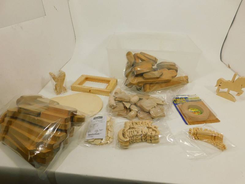 lot 138 image: Woodcrafters Crafty Items