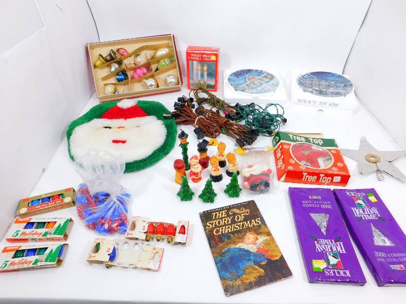 lot 147 image: Miscellaneous Vintage Christmas Articles