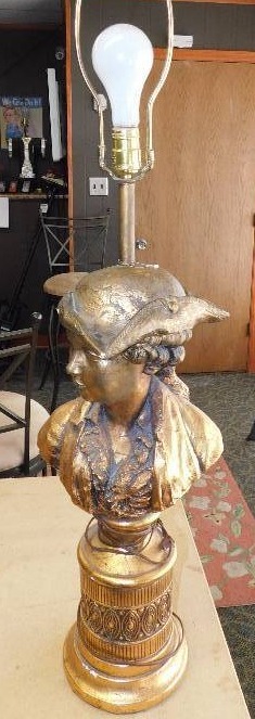 lot 162 image: Vintage Lamp