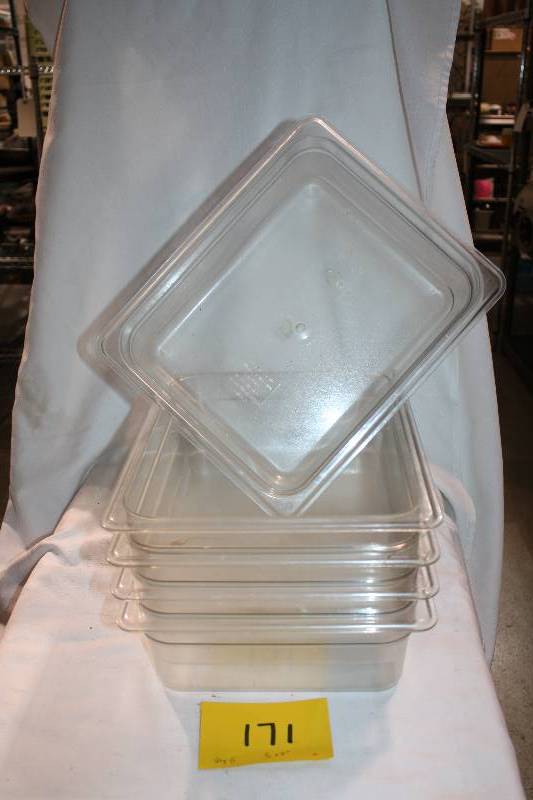 Plastic 12th  x 4 Containers