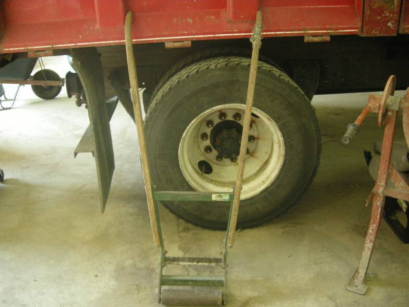 lot 34 image: Manual Sod Cutter