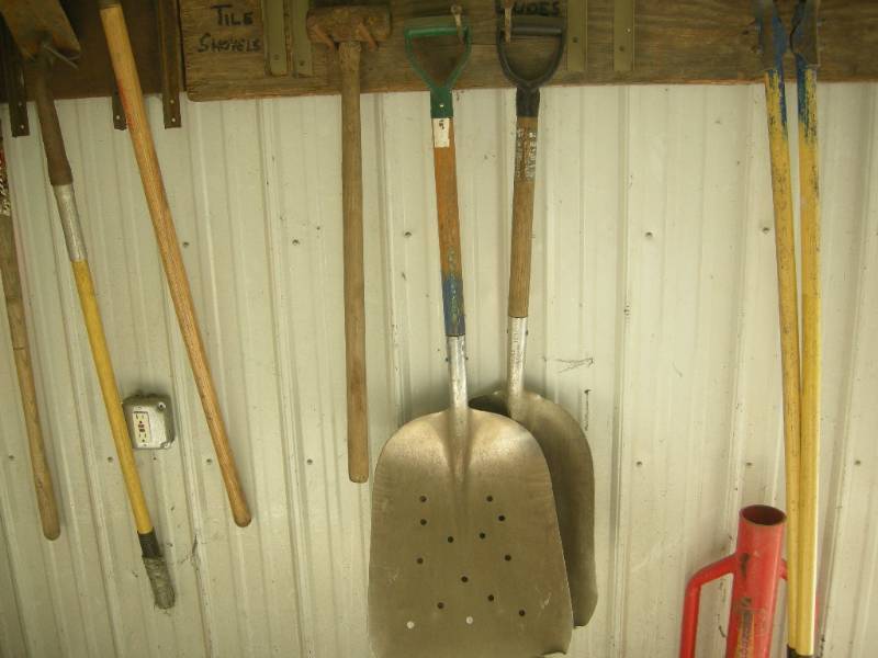 lot 36 image: 2 Scoop Shovels - Sledge Hammer