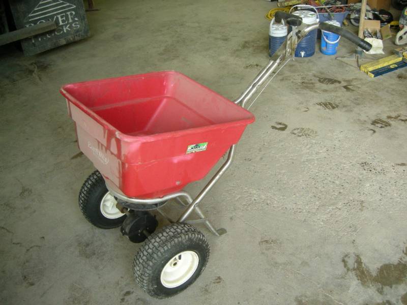 lot 48 image: Earthway Ev-N-Spred Commercial Spreader