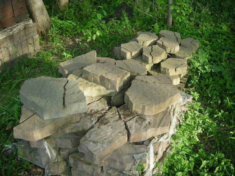 lot 82 image: 2 Pallets Anchor Paver Stones