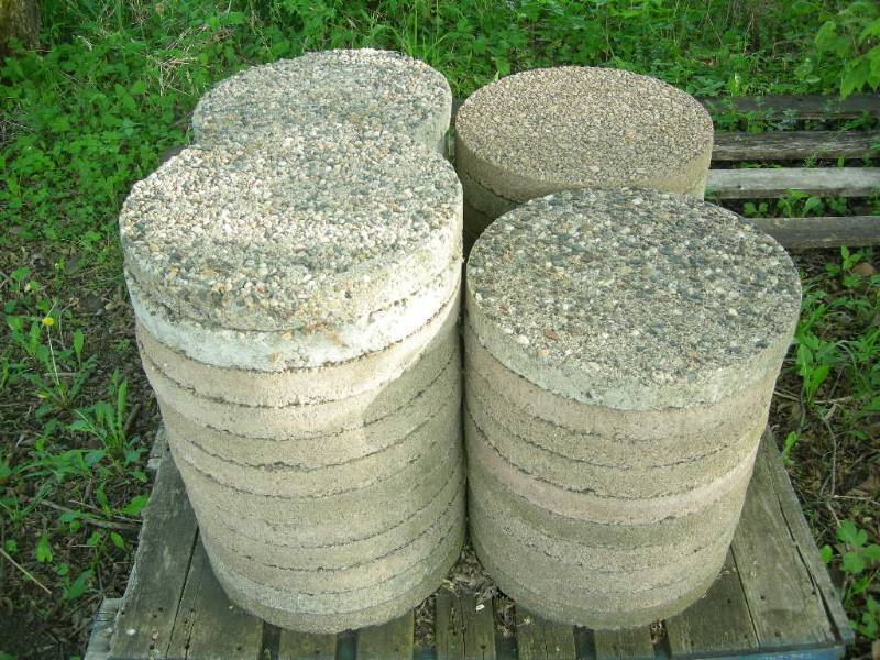lot 86 image: Forty Three (43) 18 Stepping Stones