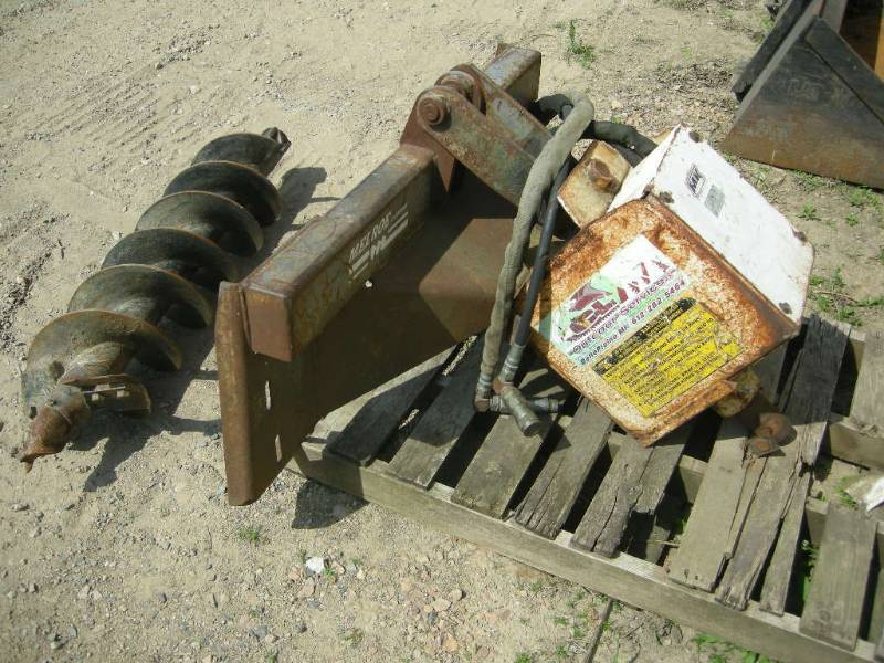 lot 4 image: Bobcat Auger Attachment With Bit