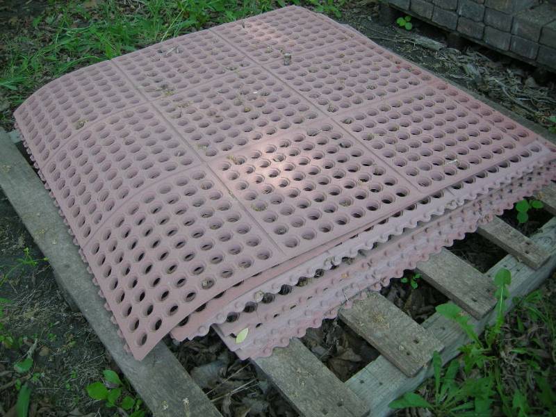 lot 58 image: 8 Shop Mats