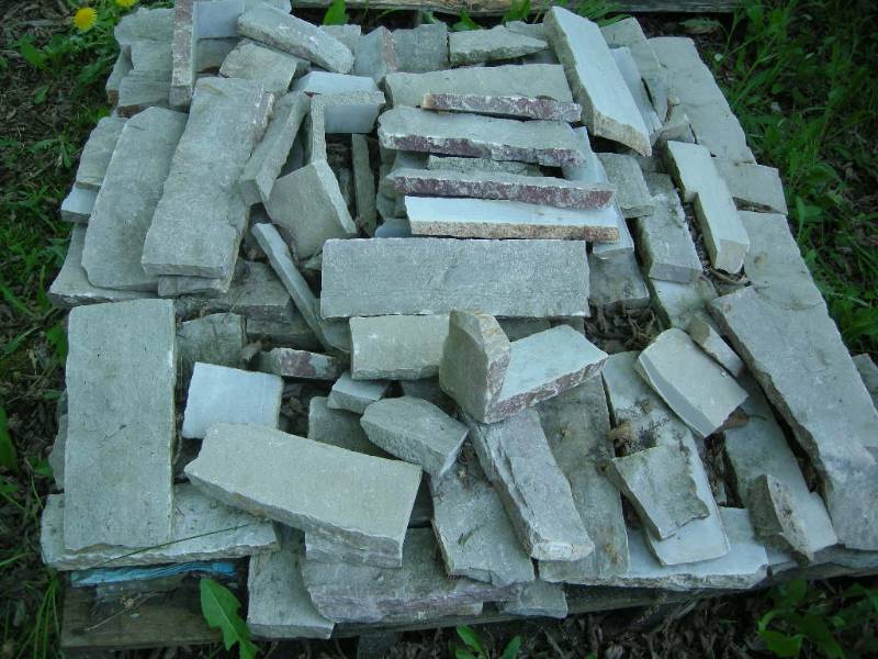 lot 68 image: Chilton Veneer Stone