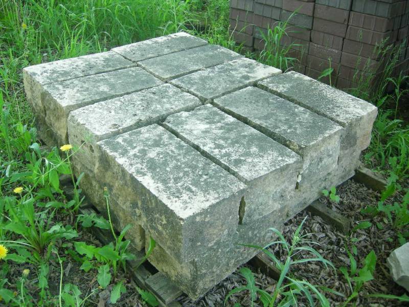 lot 70 image: Limestone ColumnWall Blocks