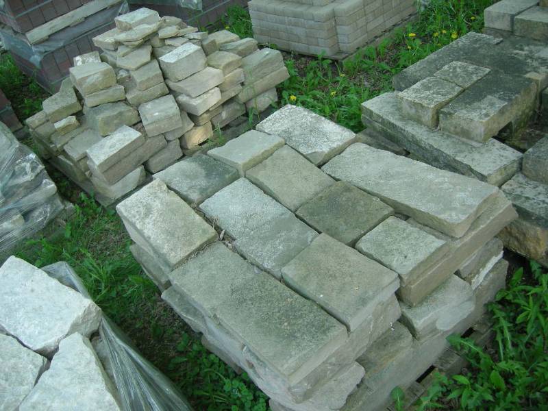 lot 72 image: 2 Pallets Sandstone Wallstone