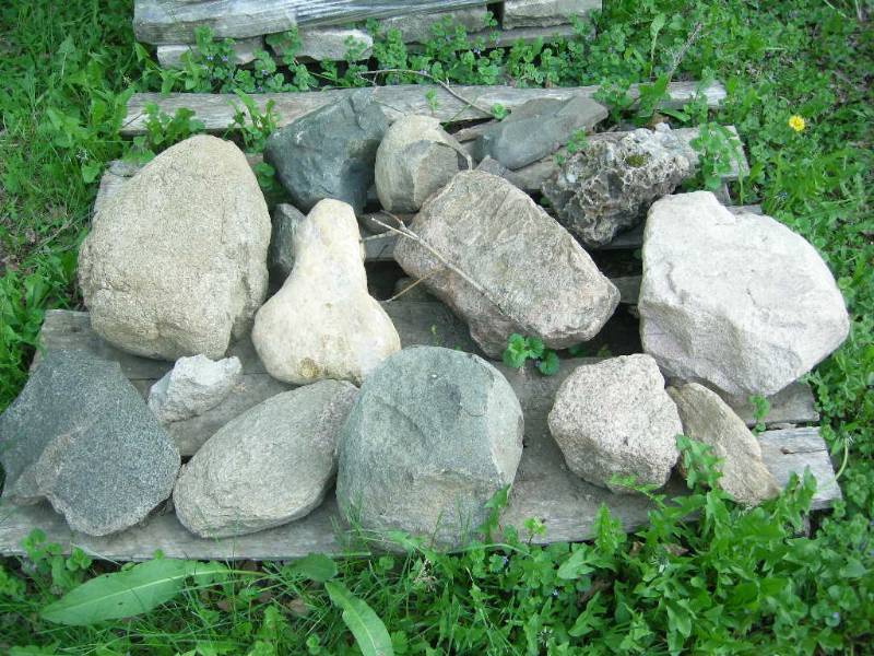 lot 75 image: Misc Garden Stones