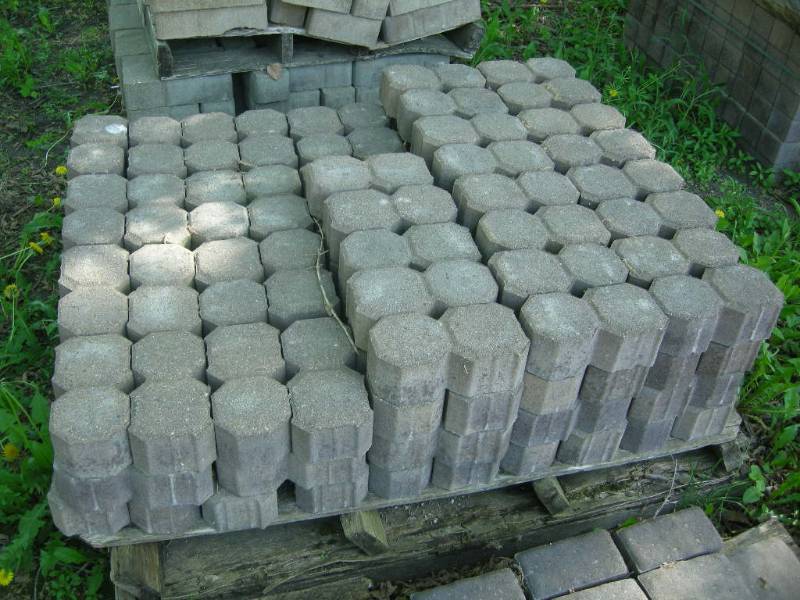 lot 78 image: Permeable Paver Stones
