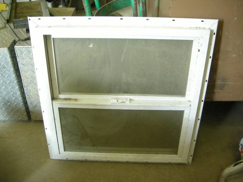 lot 13 image: Vinyl Window
