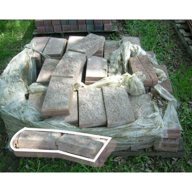 lot 55 image: Landscape Edging Stone