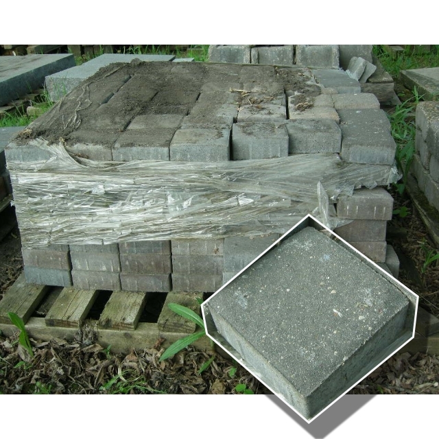 lot 57 image: Pallet of Paver Stones