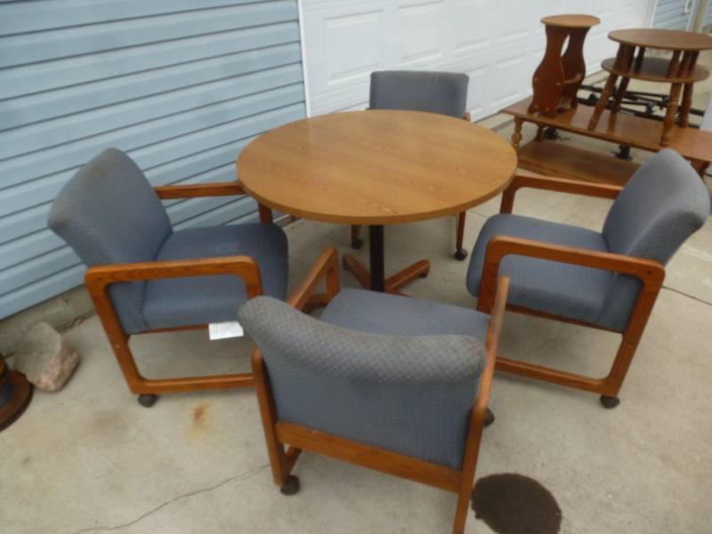 Table & Chairs