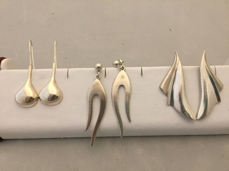 lot 282 image: Sterling Silver Pierced Earrings - Long