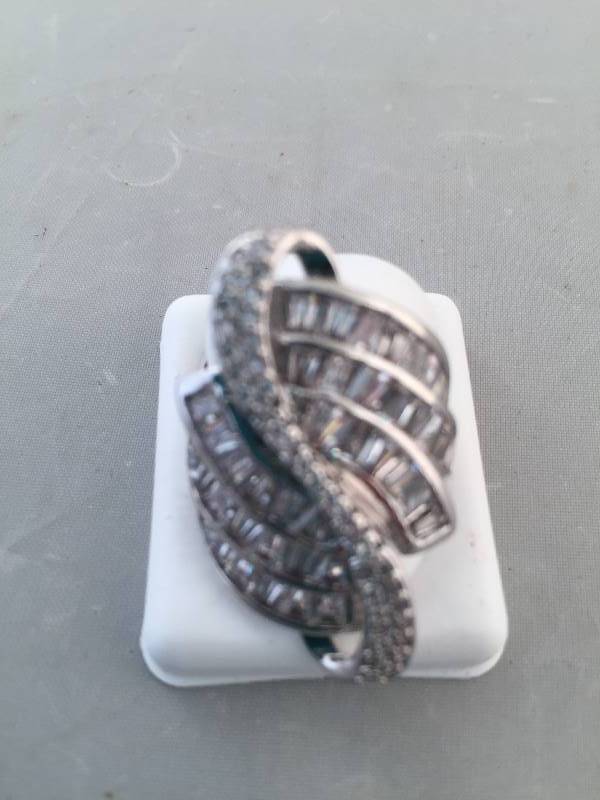 lot 312 image: Sterling Silver CZ Ring