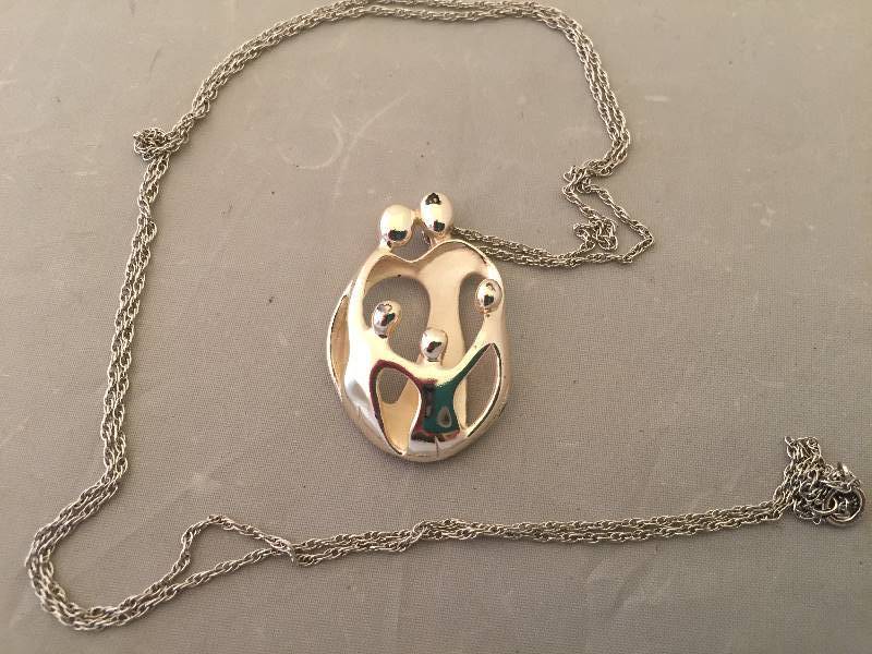 lot 321 image: Sterling Silver Carolyn Pollack Relios Loving Family Necklace