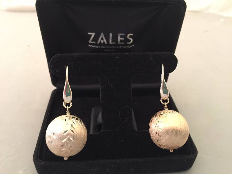 lot 323 image: Sterling Silver Pierced Earrings - Drop Ball
