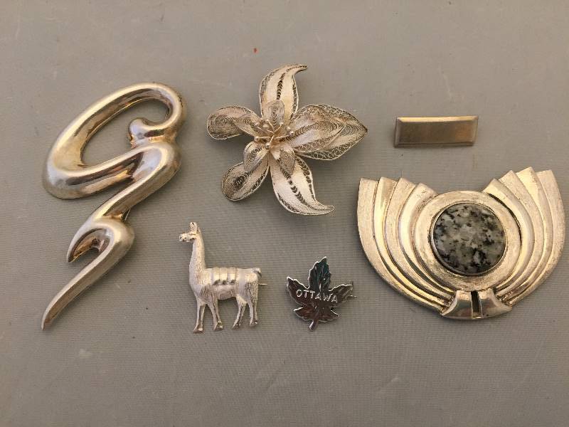 lot 324 image: Sterling Silver Designer Brooches  Pins