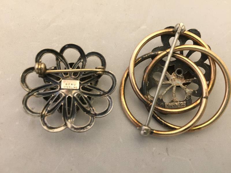 lot 325 image: Sterling Silver Designer Brooches  Pins
