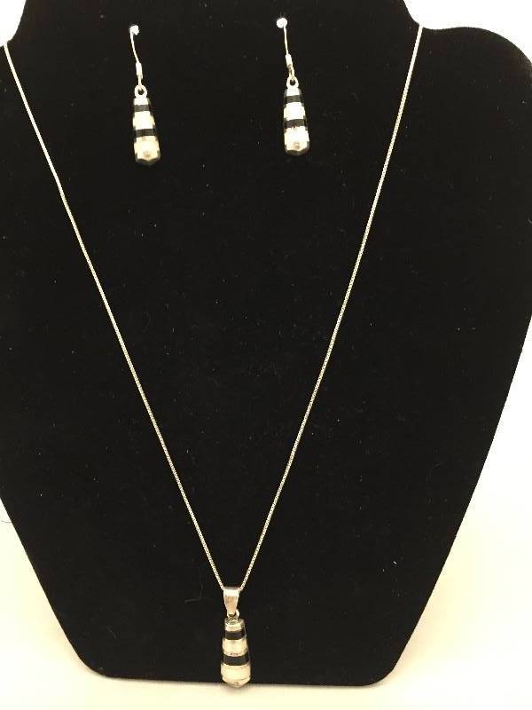 lot 339 image: Sterling Silver Necklace & Earring set - Mother of Pearl
