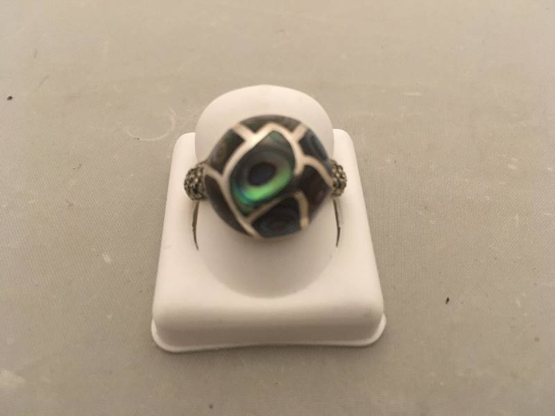 lot 401 image: Sterling Silver Abolone Ring