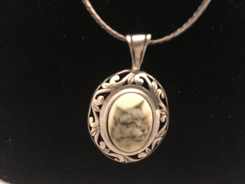 lot 410 image: Sterling Silver Necklace Cat Portrait