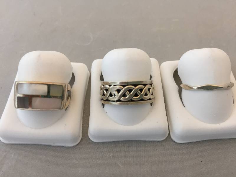 lot 486 image: Sterling Silver Rings - Spinner Band