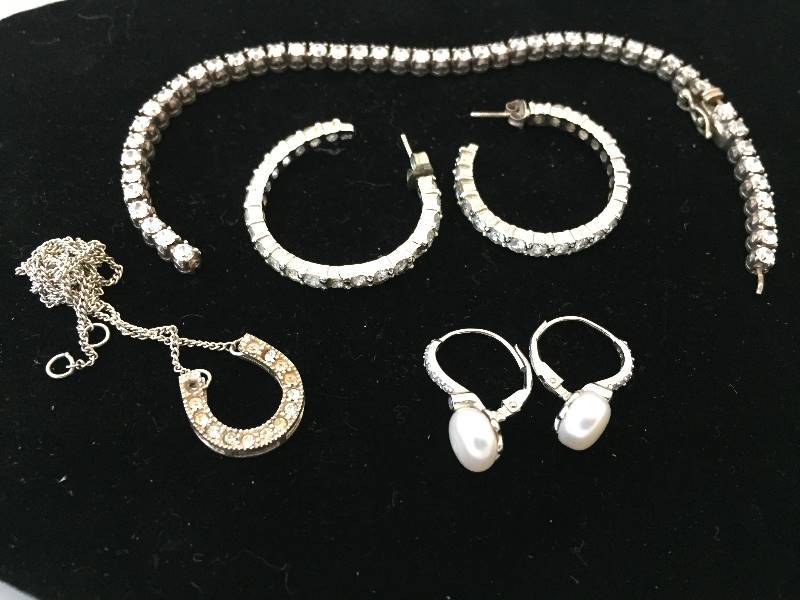 lot 493 image: Sterling Silver Jewlery - scrap