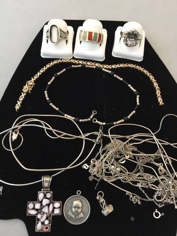 lot 427 image: Sterling Silver Scrap Jewelry