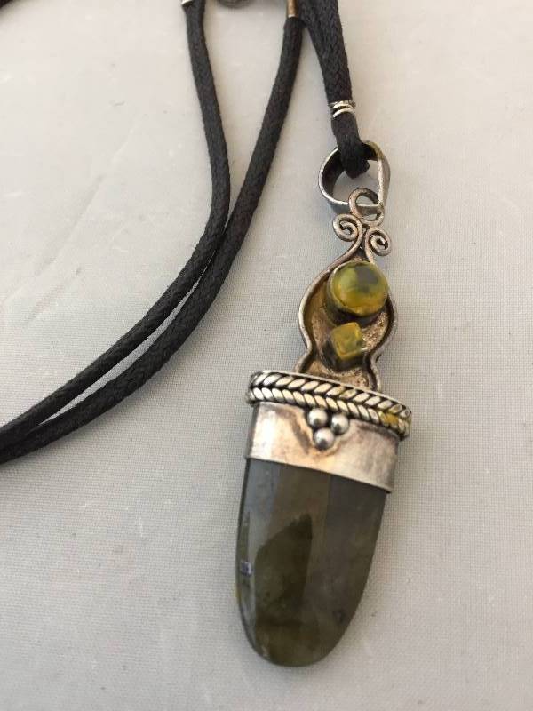 lot 446 image: Sterling Silver Necklace Moss Agate