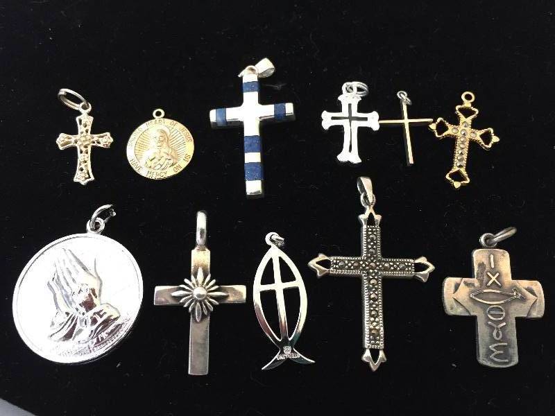 lot 457 image: Sterling Silver Religious Medals & Crosses