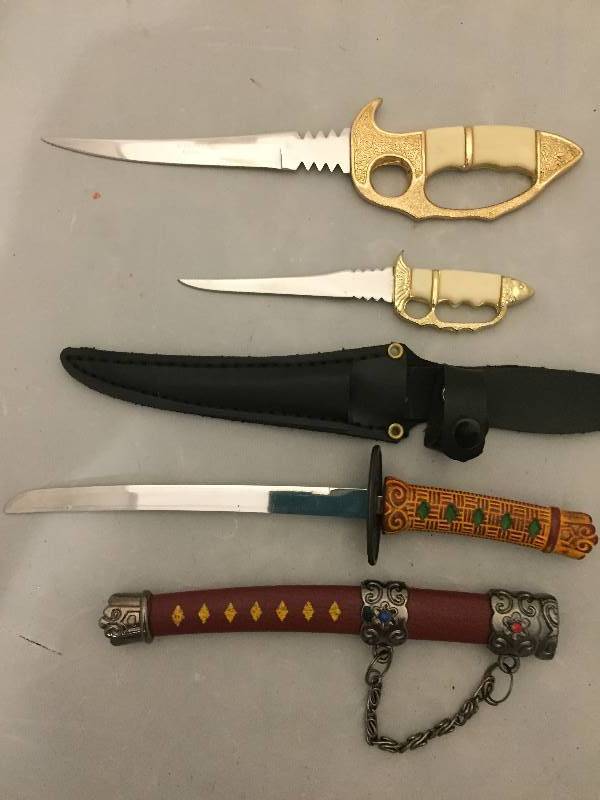 lot 337 image: Collector Knives