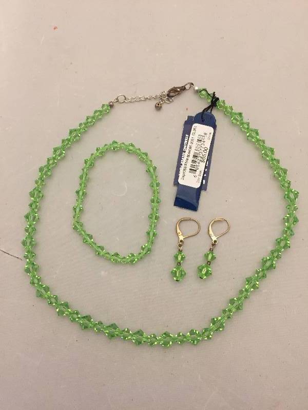 lot 400 image: Swarovski Crystal Necklace, Bracelet, Pierced Earrings