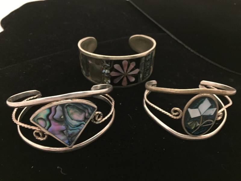 lot 392 image: Bracelets - Alpaca Mexico Abolone Inlaid