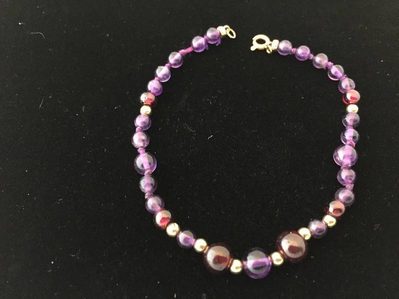 lot 322 image: 14K Gold Amythst Bead Bracelet