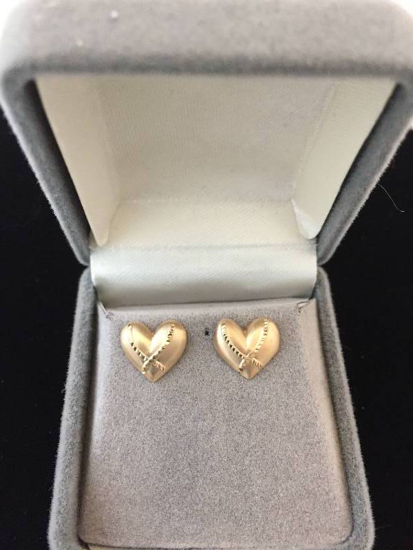 lot 450 image: 14K Gold Pierced Earrings
