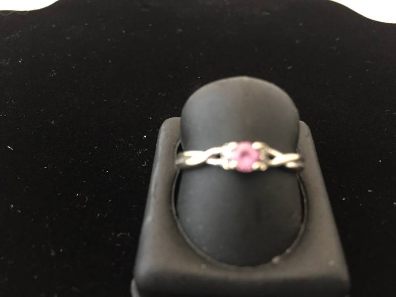 lot 438 image: 14K White Gold Ring