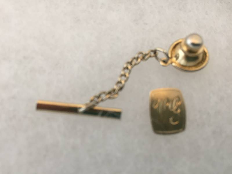 lot 365 image: 14K Gold Tie Tac