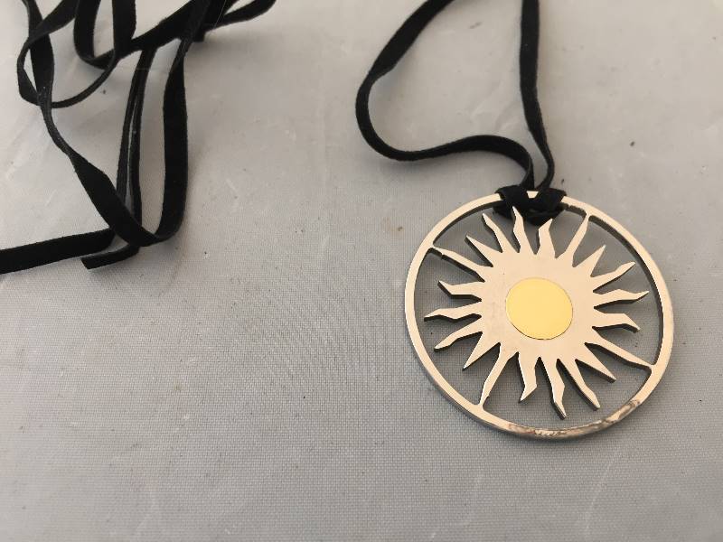lot 423 image: 18K Gold & Stainless Sun Pendant