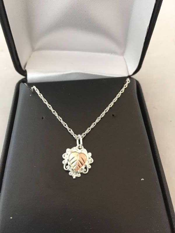 lot 372 image: Black Hills Gold Necklace