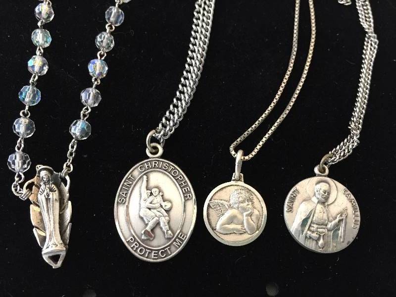 lot 480 image: Sterling Silver Necklaces Religious