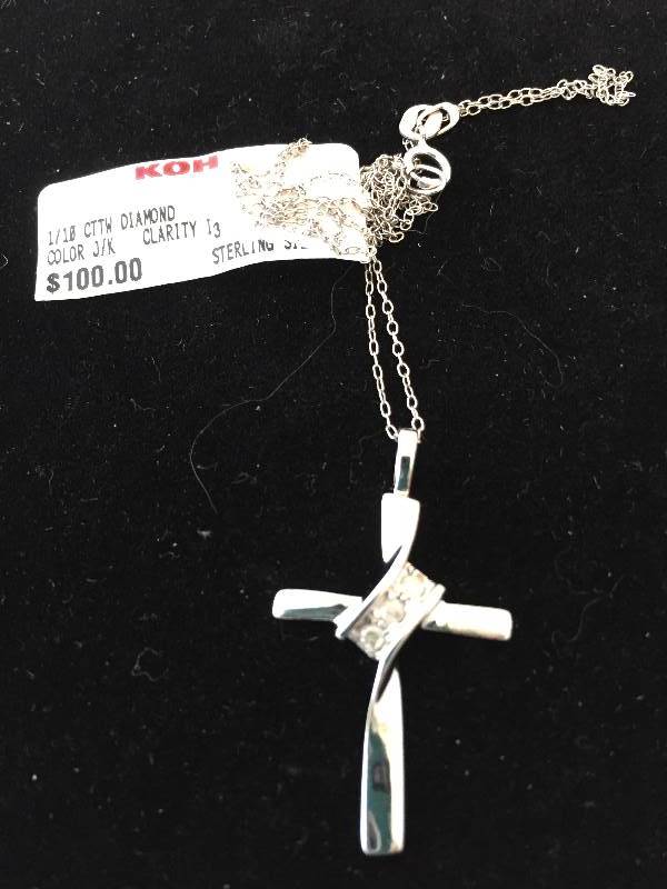 lot 463 image: Sterling Silver Necklace - Diamond