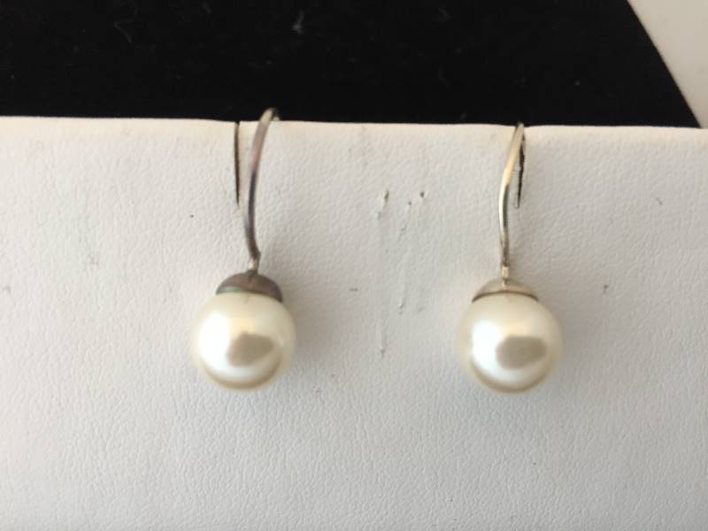 lot 499 image: Sterling Silver Earrings Carolee