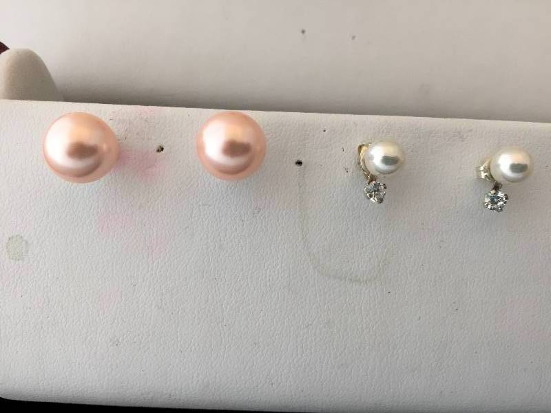 lot 507 image: Sterling Silver Pierced Earrings - Pearls