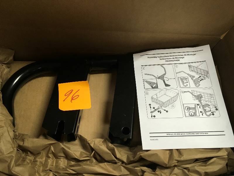 lot 96 image: Cub Cadet Hauler Wheelbarrow Handle New